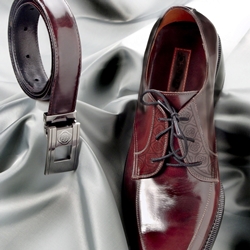 보경사 천왕문 활용 남성구두