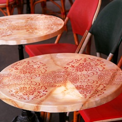 테이블(1353)