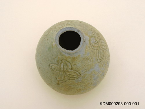 백자상감화문병(16370)