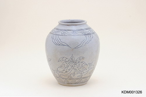 백자상감연화당초문호(16429)