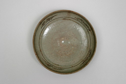 청자흑상감당초문접시(18936)