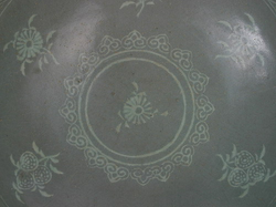 청자삼감여지국화문대접(18716)