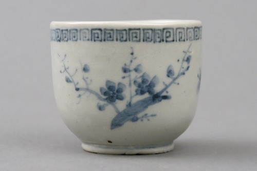 백자청화매화문잔(17649)