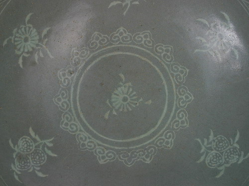 청자삼감여지국화문대접(18716)