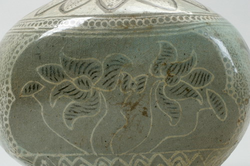 분청사기연화문편호(16185)