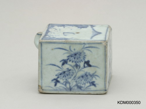 백자청화산수문사각연적(16381)