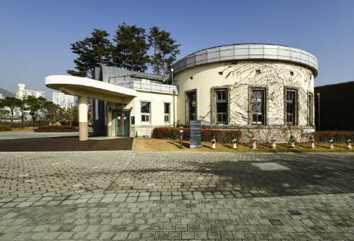 부산시민공원 역사관(하야리아부대 장교 클럽)(112412)