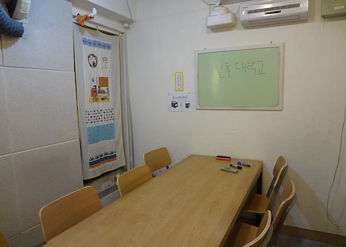 신촌대학교 수업 공간 중 하나인 스터디룸 ⓒ 신촌대학교