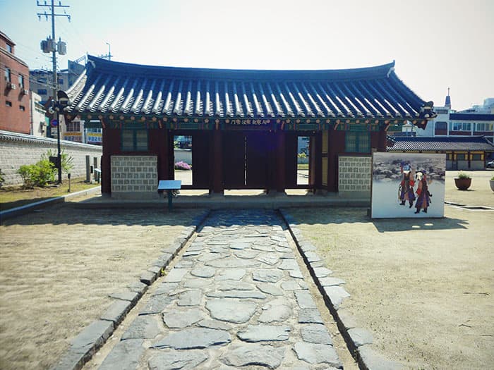 중삼문으로 가는 길에서 만난 선조들의 지혜 ⓒ 문화포털 기자단 박정은 중삼문으로 가는 길에서 만난 선조들의 지혜 ⓒ 문화포털 기자단 박정은