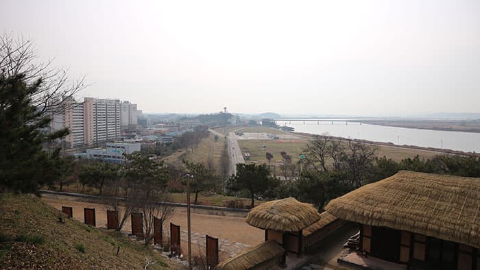 옥녀봉에서 바라본 강경시내와 금강의 모습 ⓒ 문화포털 기자단 장은진