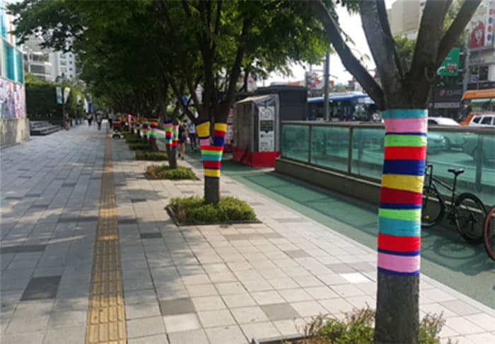 건대입구역에서 광진문화재단 나루아트센터로 가는 길의 팝아트 거리 사진 ⓒ 문화포털 기자단 최은지 건대입구역에서 광진문화재단 나루아트센터로 가는 길의 팝아트 거리 사진 ⓒ 문화포털 기자단 최은지