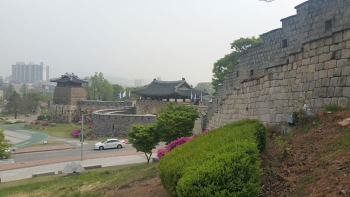 수원화성 화서문, 서북공심돈 ⓒ 문화포털 기자단 한정규 수원화성 화서문, 서북공심돈 ⓒ 문화포털 기자단 한정규