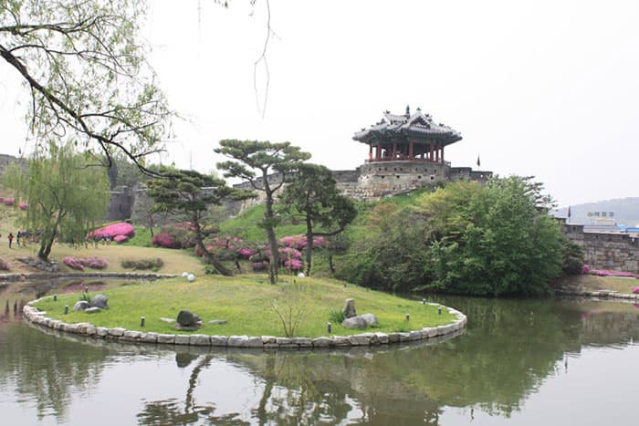 수원화성 용연과 방화수류정 ⓒ 문화포털 기자단 한정규 수원화성 용연과 방화수류정 ⓒ 문화포털 기자단 한정규