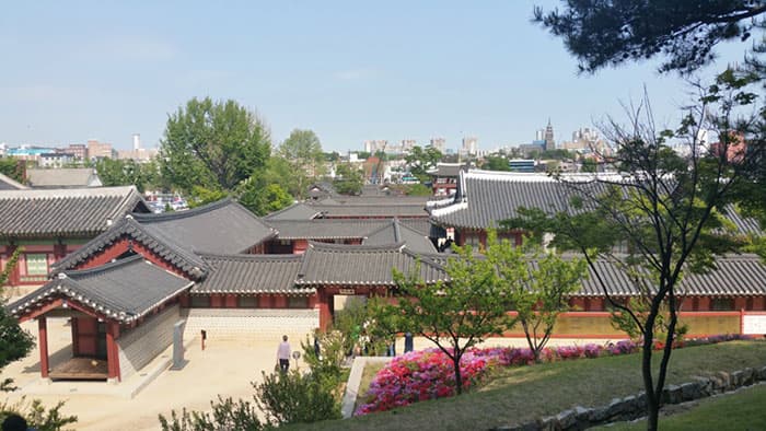 화성행궁 후원 미로한정에서 바라본 화성행궁 전경 ⓒ 문화포털 기자단 한정규 화성행궁 후원 미로한정에서 바라본 화성행궁 전경 ⓒ 문화포털 기자단 한정규