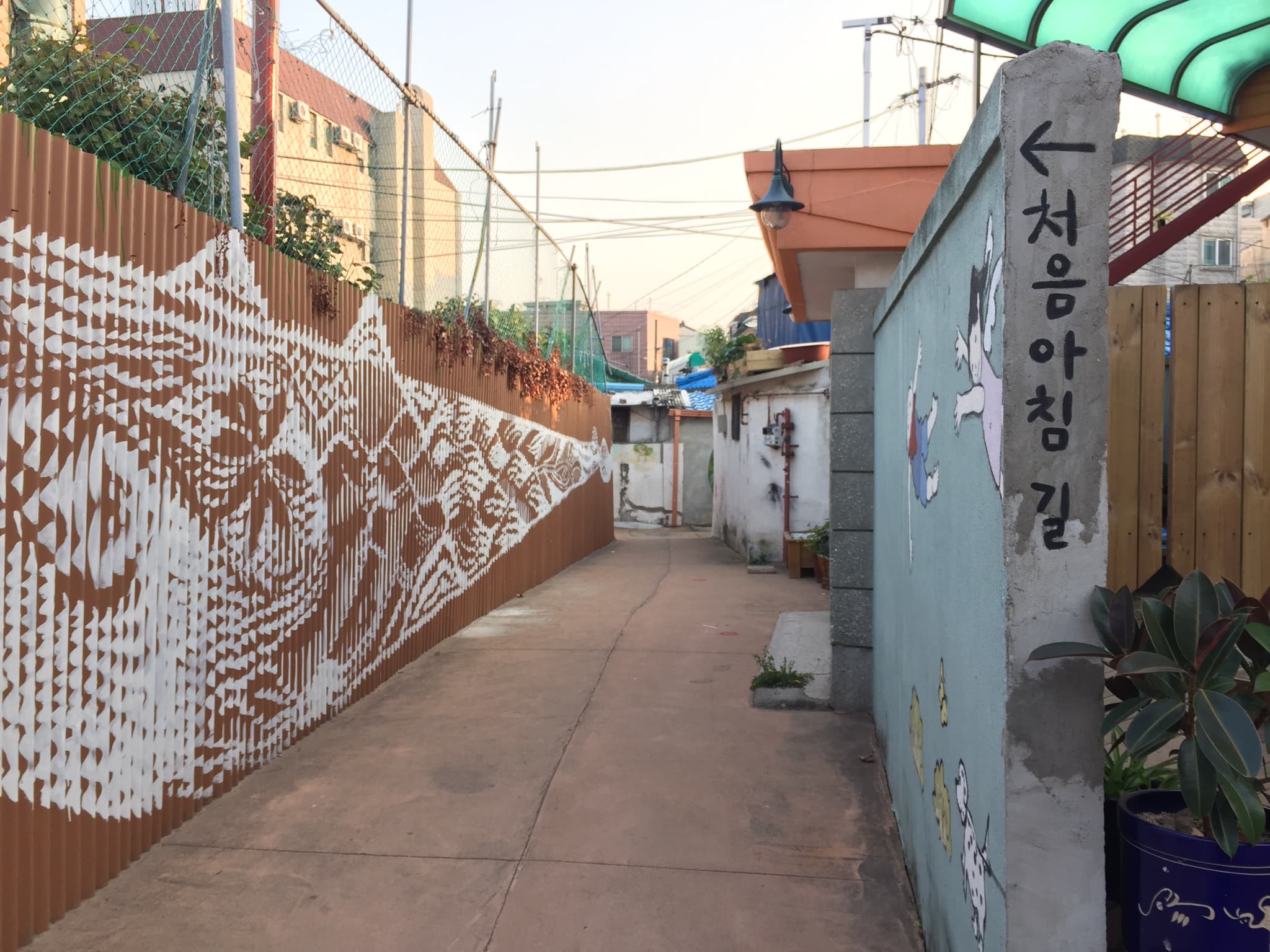 ‘행궁동 사람들’ 프로젝트로 시작된 행궁동 벽화골목 ⓒ 문화포털 기자단 김진하