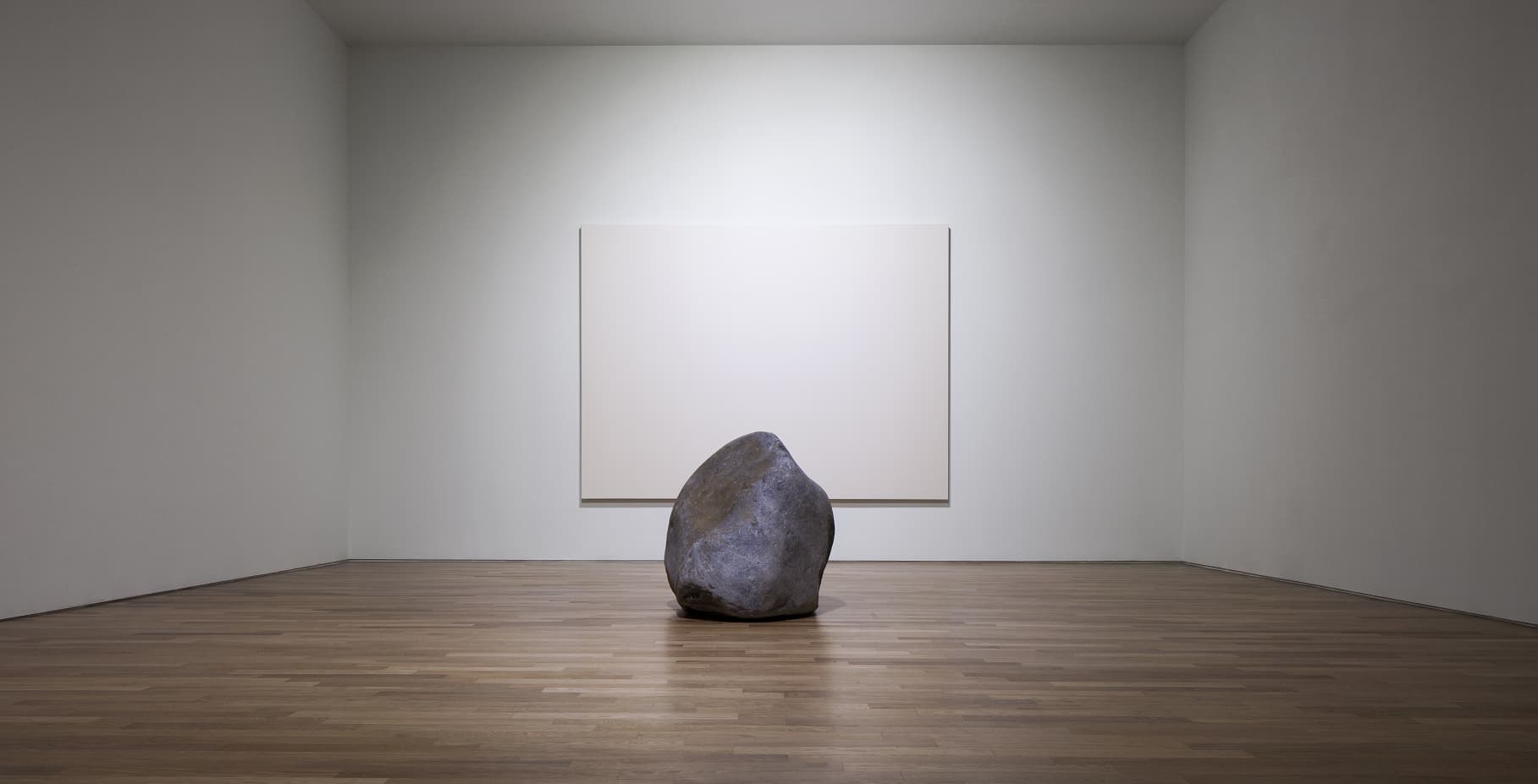 이우환공간 상설전 | 부산시립미술관 이우환공간에서는 작가 이우환의 대표작들을 만나볼 수 있는 상설전을 운영하고 있다.