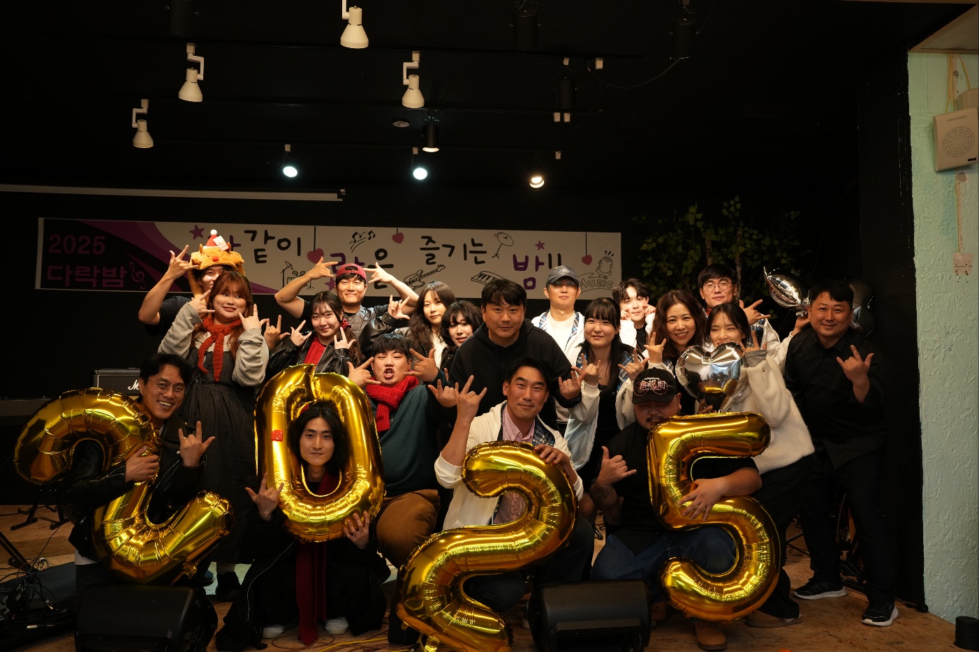 순천시 직장인밴드 동호회 다락방 입니다. 20대부터 50대까지 다양한 연령층의 음악활동